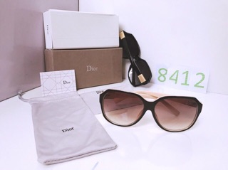Kính Dior tặng hộp