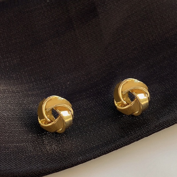 Khuyên tai kim loại phong cách retro