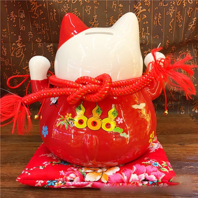 Mèo Thần Tài đỏ giơ 2 tay-Đa Phú Quý 18cm kèm thảm | BigBuy360 - bigbuy360.vn