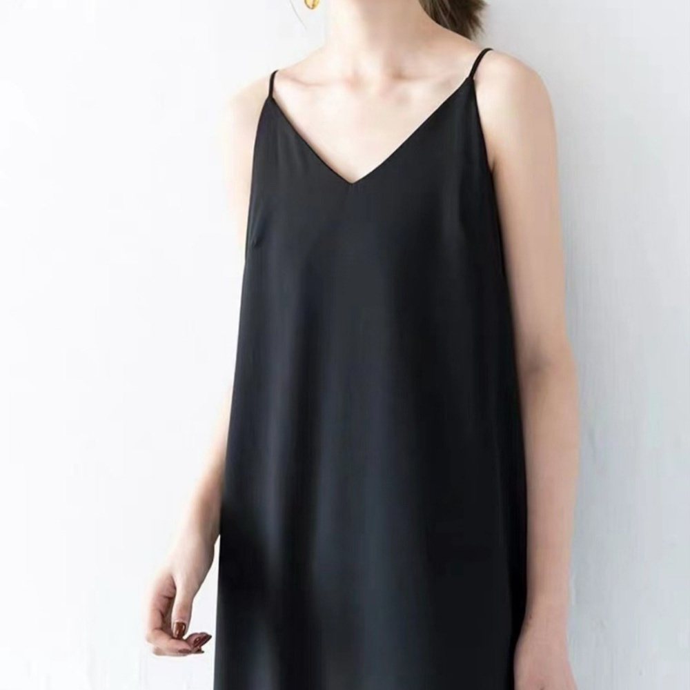 【Gợi ý từ KOL】Đầm Lovito đơn giản cổ chữ V tôn dáng DRM1001 (màu đen)