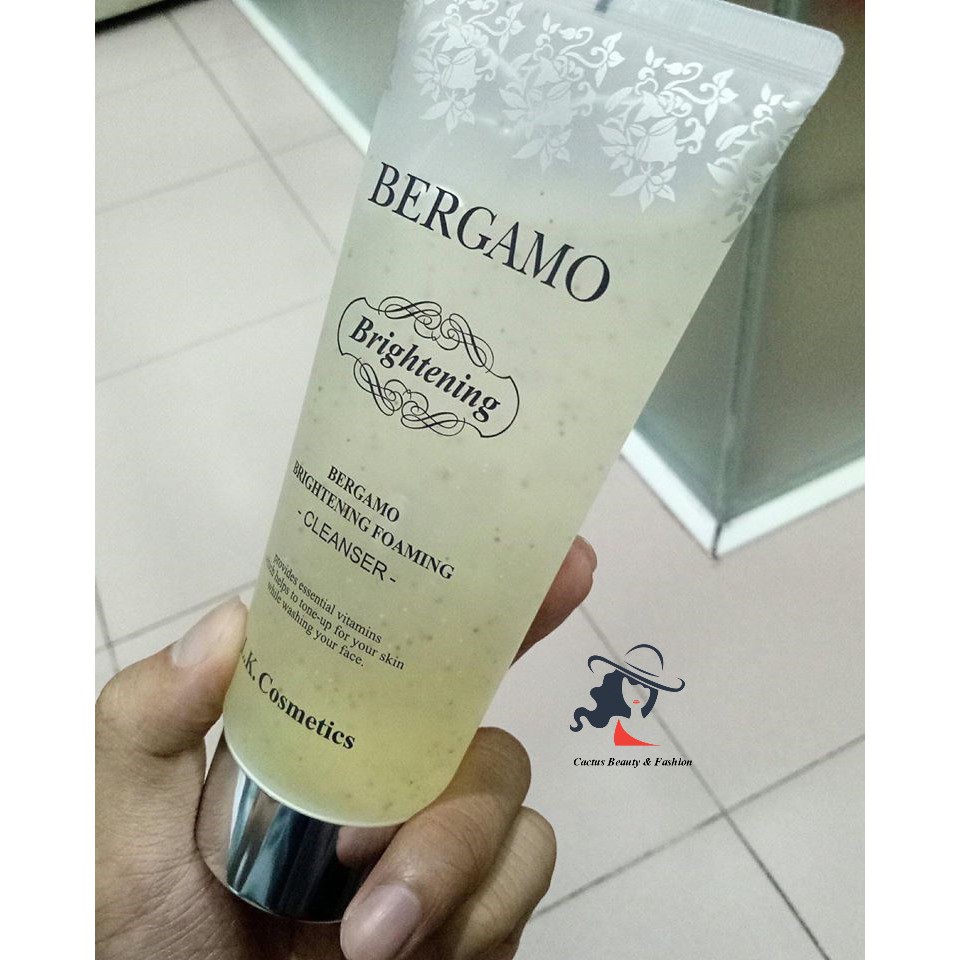 Sữa rửa mặt Bergamo dạng bọt Brightening Foaming Cleanser 150ml