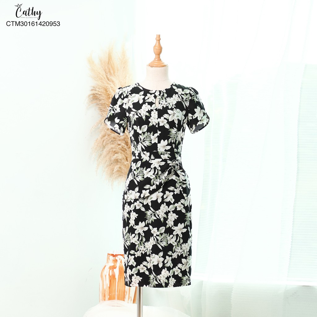 Đầm bút chì hoạ tiết Cathy Clans cổ khoét giọt nước hoa trắng xanh - đen