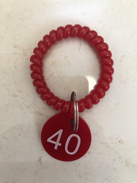 Móc khoá mica đánh số tủ đồ locker bền đẹp