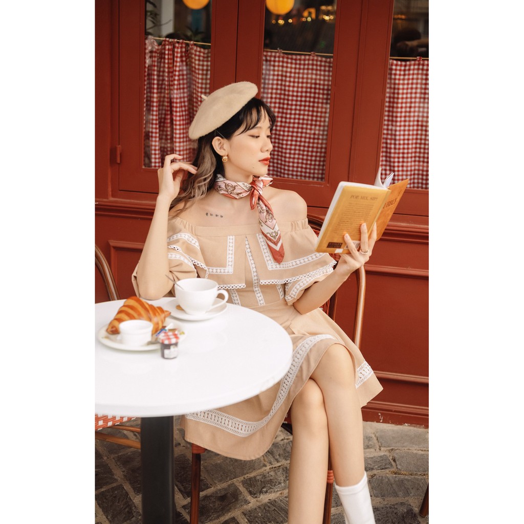 [Mã SKAMSALEP6 giảm 10% tối đa 100K đơn 150K] SÒ VINTAGE - TELLY Đầm tay phồng bẹt vai hai tầng phối ren | BigBuy360 - bigbuy360.vn