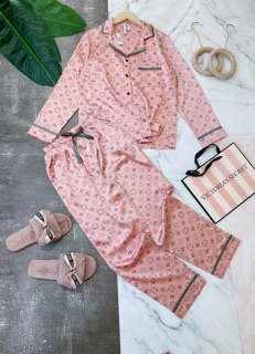 Bộ pyjama lụa satin LV