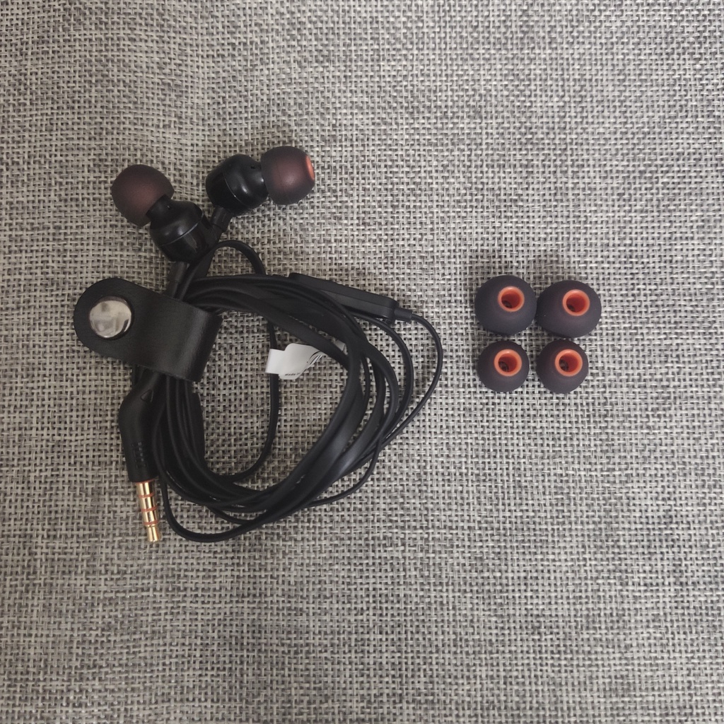 Puki shop / Tai nghe JBL TUNE110 có mic, dây chống rối, bass tròn trịa và chắc - tặng kèm dây da quấn tai nghe