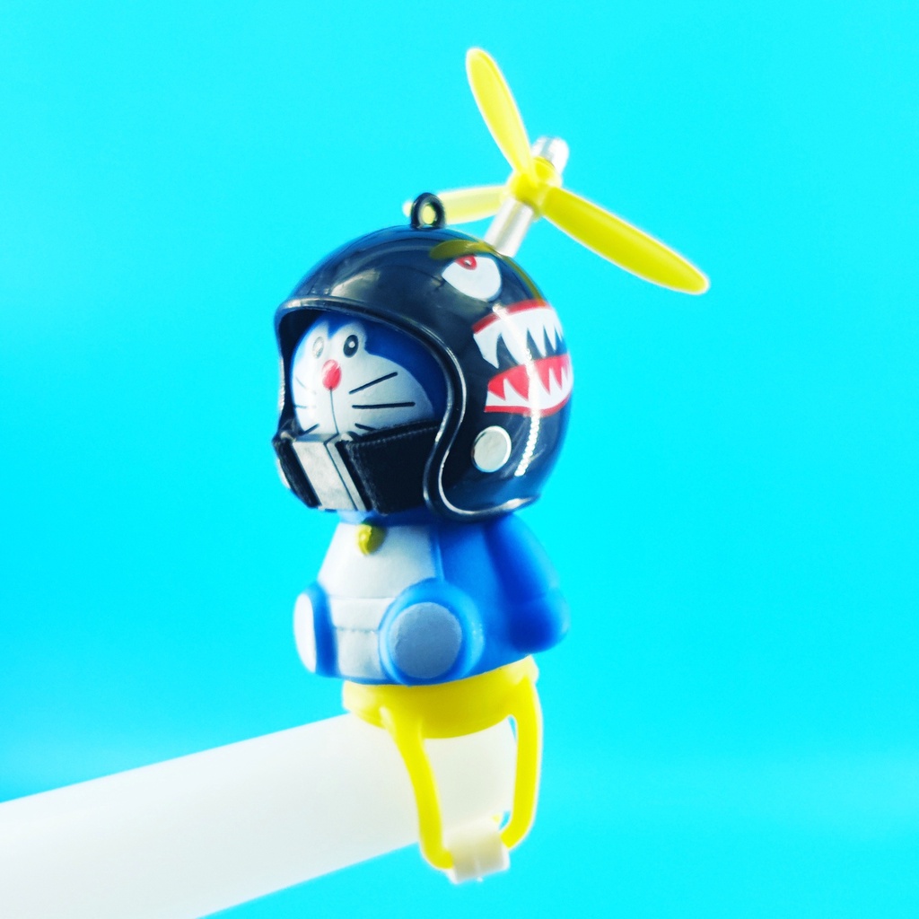 Doremon gắn xe máy, xe đạp, ô tô, mũ bảo hiểm, Doraemon đội mũ bảo hiểm chong chóng, có đèn phát sáng