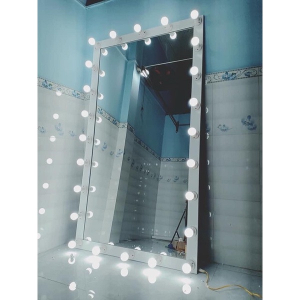 Gương soi toàn thân đèn Led  chất gương nịnh sáng đẹp mới