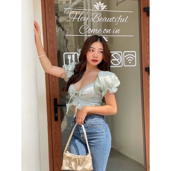 Áo croptop hoa quyến rũ REVER CLOTHINGS Camelia Top