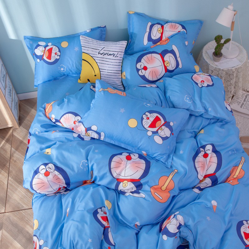 Trọn Bộ 5 Món Vỏ Chăn Ga Gối Cotton Poly Mẫu DORAEMON ĐÁNH ĐÀN Cho Bé Yêu Siêu Xinh VC502