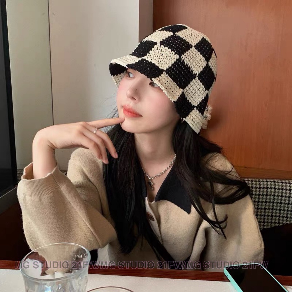 Mũ tai bèo len dệt kim lộ mặt nhỏ nhắn họa tiết sọc caro thời trang thu đông cho nữ