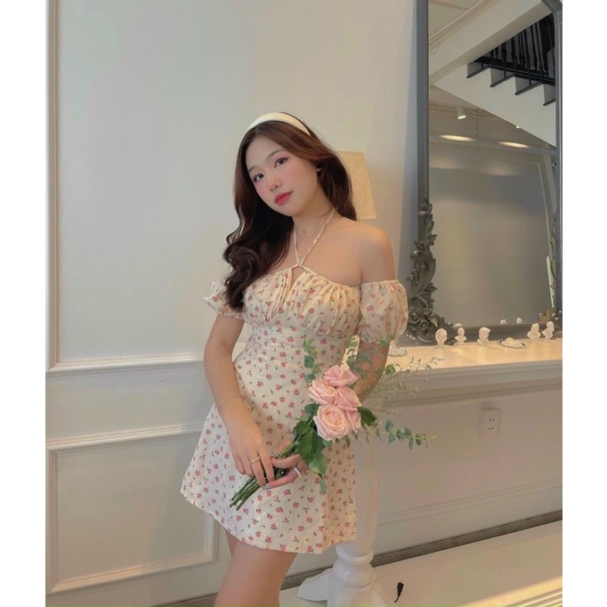 Đầm hoa cổ yếm cúp ngực hở lưng
