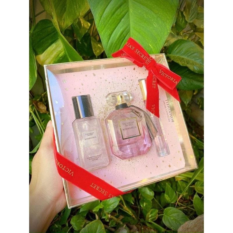 Bộ quà tặng Bomshell Seduction Luxe Fine Fragrance là sự kết hợp hoàn hảo giữa nước hoa, xịt thơm.🌸