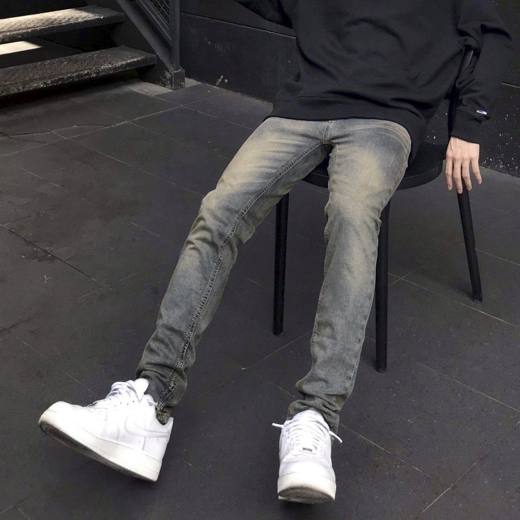 Quần jean nam cao cấp streetwear, màu wash bụi bậm có vếch xước nhẹ, form slimfit,  chất jean co giãn thoải mái.