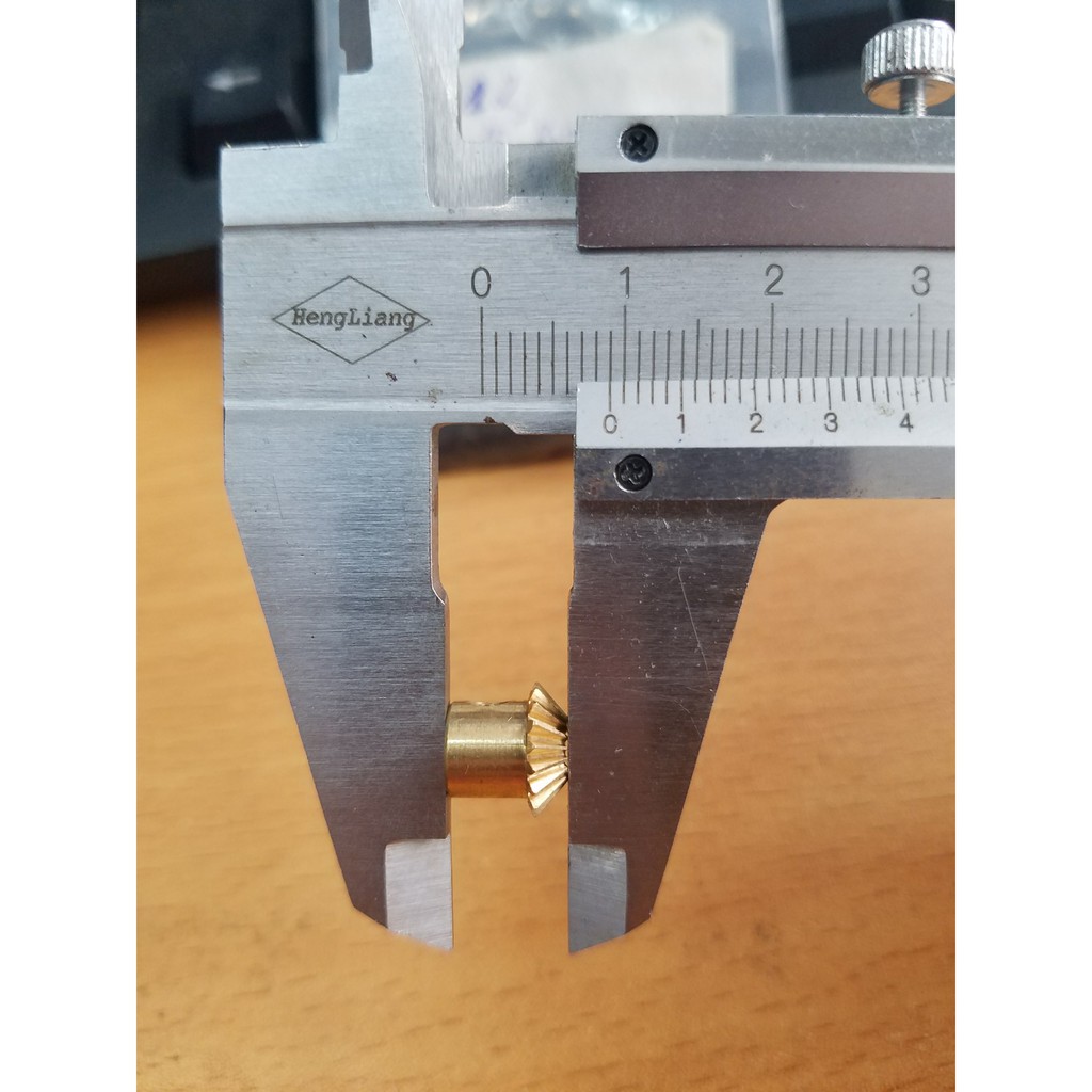 Phukienbanhrang Bánh răng côn siêu nhỏ 18 răng lỗ 3mm bằng đồng ,bộ truyền đảo chiều 90 độ