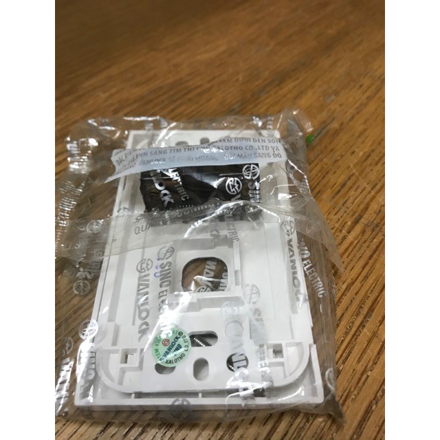 Ổ căm đơn hai chấu 1 lỗ Sino S18 S18UX 16A