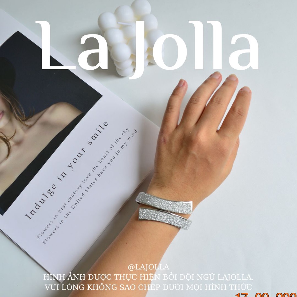 Vòng đeo tay lắc tay thiết kế đơn giản