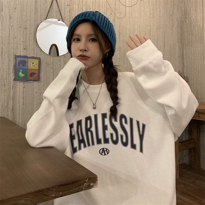 Áo sweater IELGY dáng rộng cổ tròn in chữ phong cách retro thời trang cho nữ