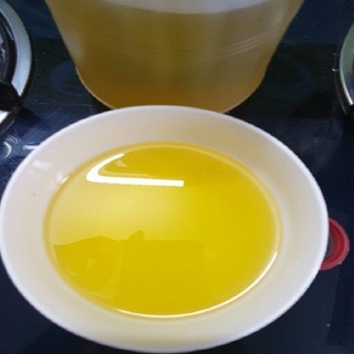 Dầu phộng dầu lạc nguyên chất 100% ,dầu lạc Bình Định nhà mẹ làm chai 1 lít