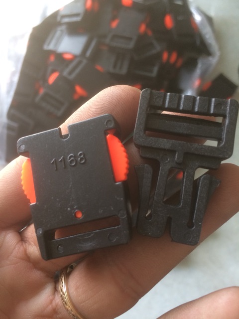 Combo 50 khoá cài quay nón bảo hiểm balo