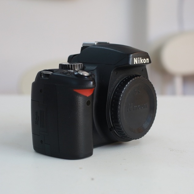 Bộ máy ảnh Nikon D60 kèm ống kính Kit 18-55mm