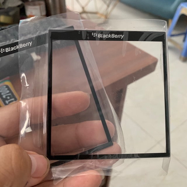 Kính ép điện thoại BB Passport Thường và Passport SE
