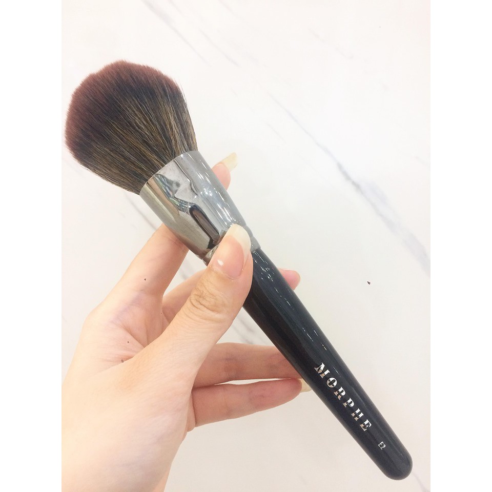 Cọ Morphe E2 dùng để đánh phấn phủ