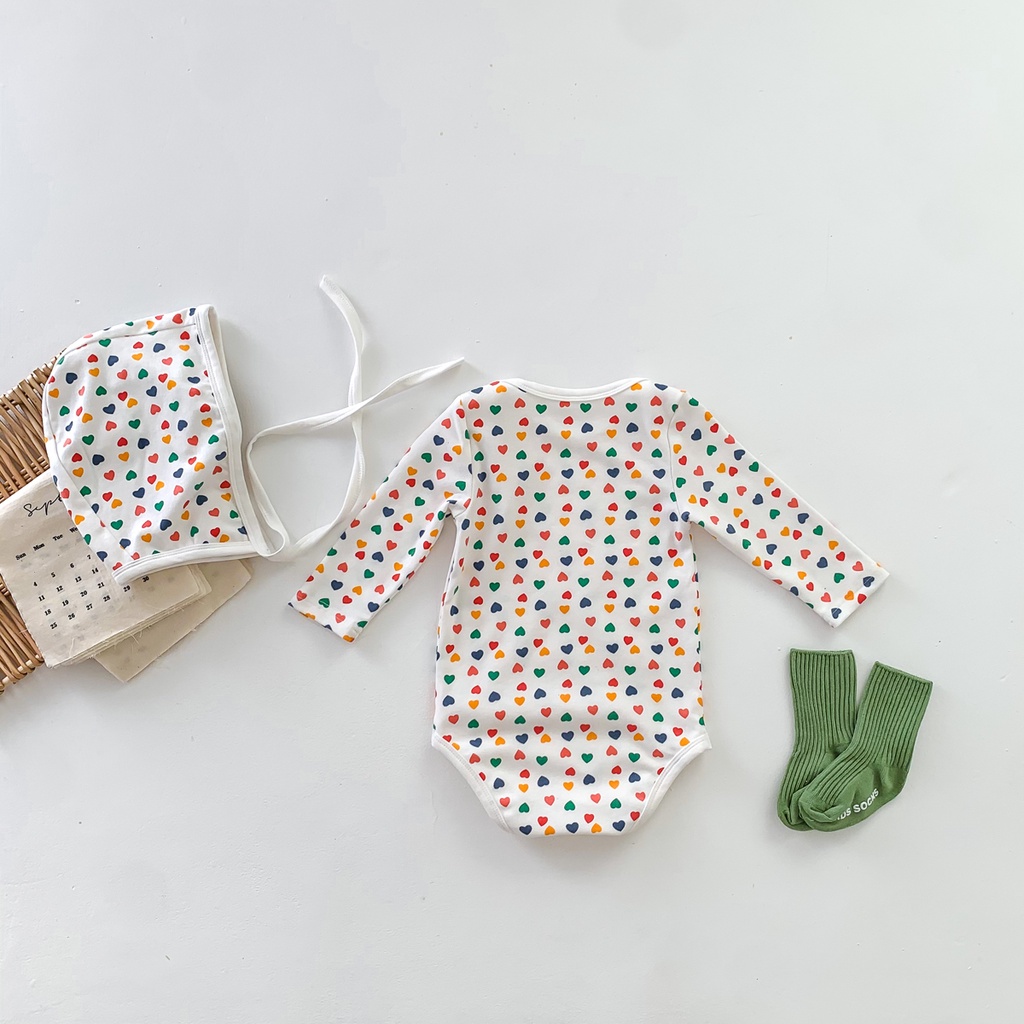 Bộ đồ ngủ áo liền quần tay dài in hình trái tim + mũ cho bé sơ sinh