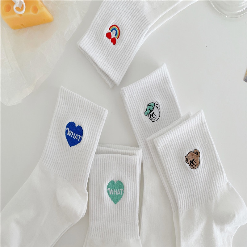 Vớ tất trắng thêu icon tim xanh gấu nâu nhỏ cổ cao