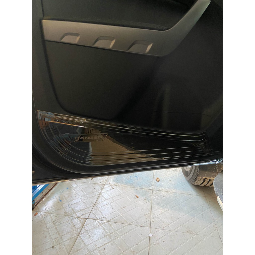 Ốp Tapli Cửa + Màng Loa Cửa Xe Ford Ranger 2016 đến 2020 mẫu titan