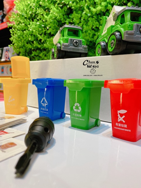 Bộ tháo lắp sửa chữa 2 xe tải kèm 4 thùng rác vệ sinh môi trường  cho bé