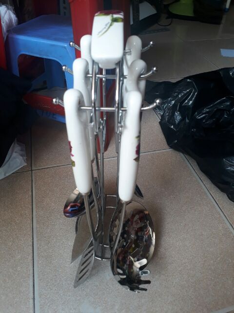 Bộ môi thìa 6 món cán sứ có giá