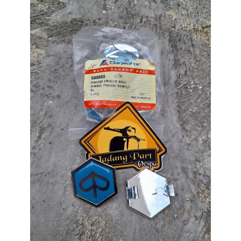 Miếng Dán Logo Trang Trí Cho Xe Vespa