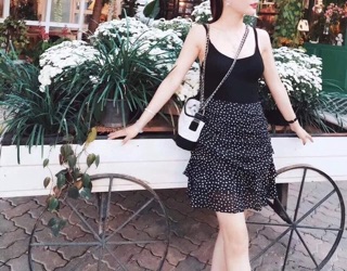 chân váy chấm bi