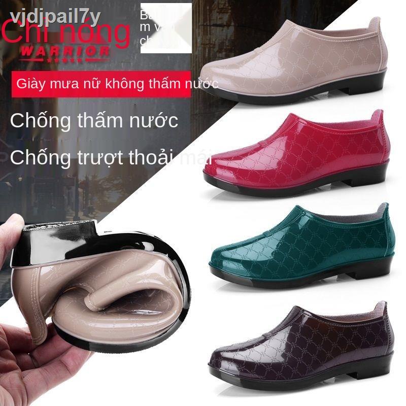 Rút lại ủng đi mưa của phụ nữ ống thấp ngắn chống nước giày trượt có gân đế cao su nhẹ nhà bếp rửa xe không thấm