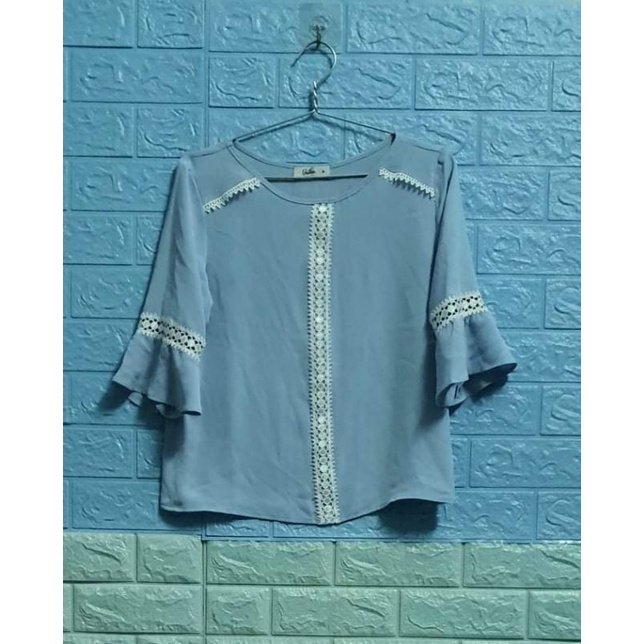 Áo sơ mi lụa tay loe size M