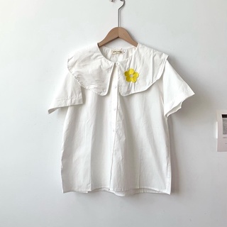 Áo sơ mi cổ bèo thêu