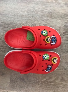 Dép sục cá sấu tặng kèm sticker