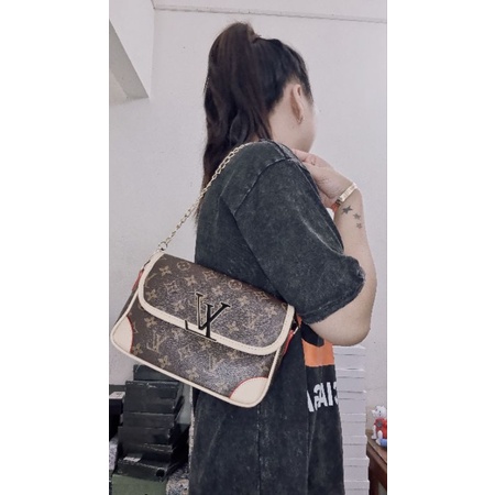 túi kẹp nách lv có dây đeo chéo size 23cm