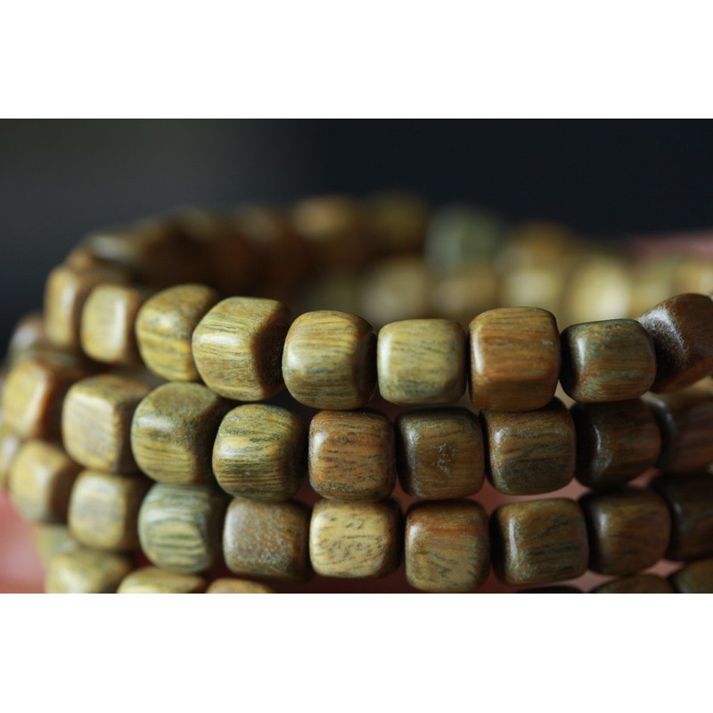 Vòng tay chuỗi 108 hạt gỗ đàn hương tự nhiên