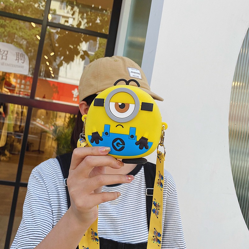 Túi Đeo Chéo Vai Bằng Silicon Mềm Hình Minion Làm Quà Tặng Sinh Nhật Cho Bé
