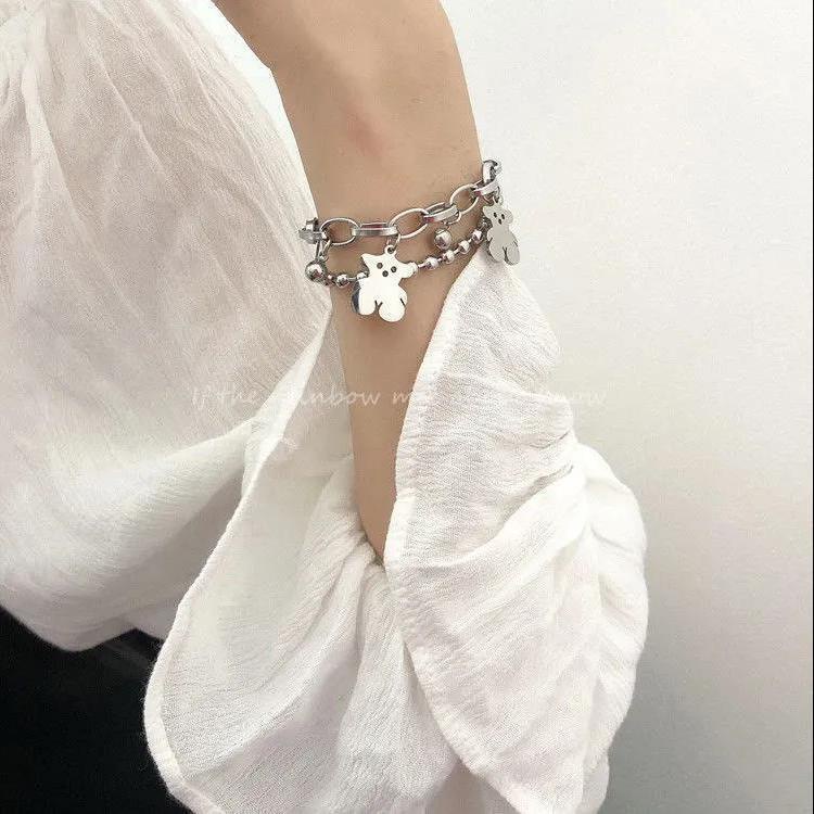 Vòng tay thép titan mặt hình gấu phong cách retro cho nữ