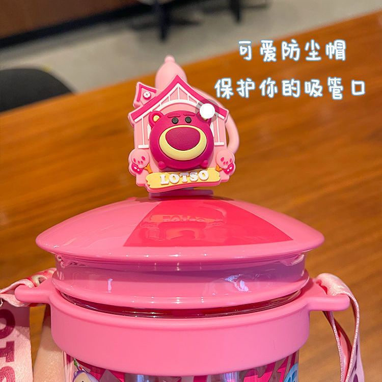 Bình Nước Công Suất Cao Có Ống Hút Họa Tiết Dâu Tây Disney Dễ Thương Cho Bé Gái