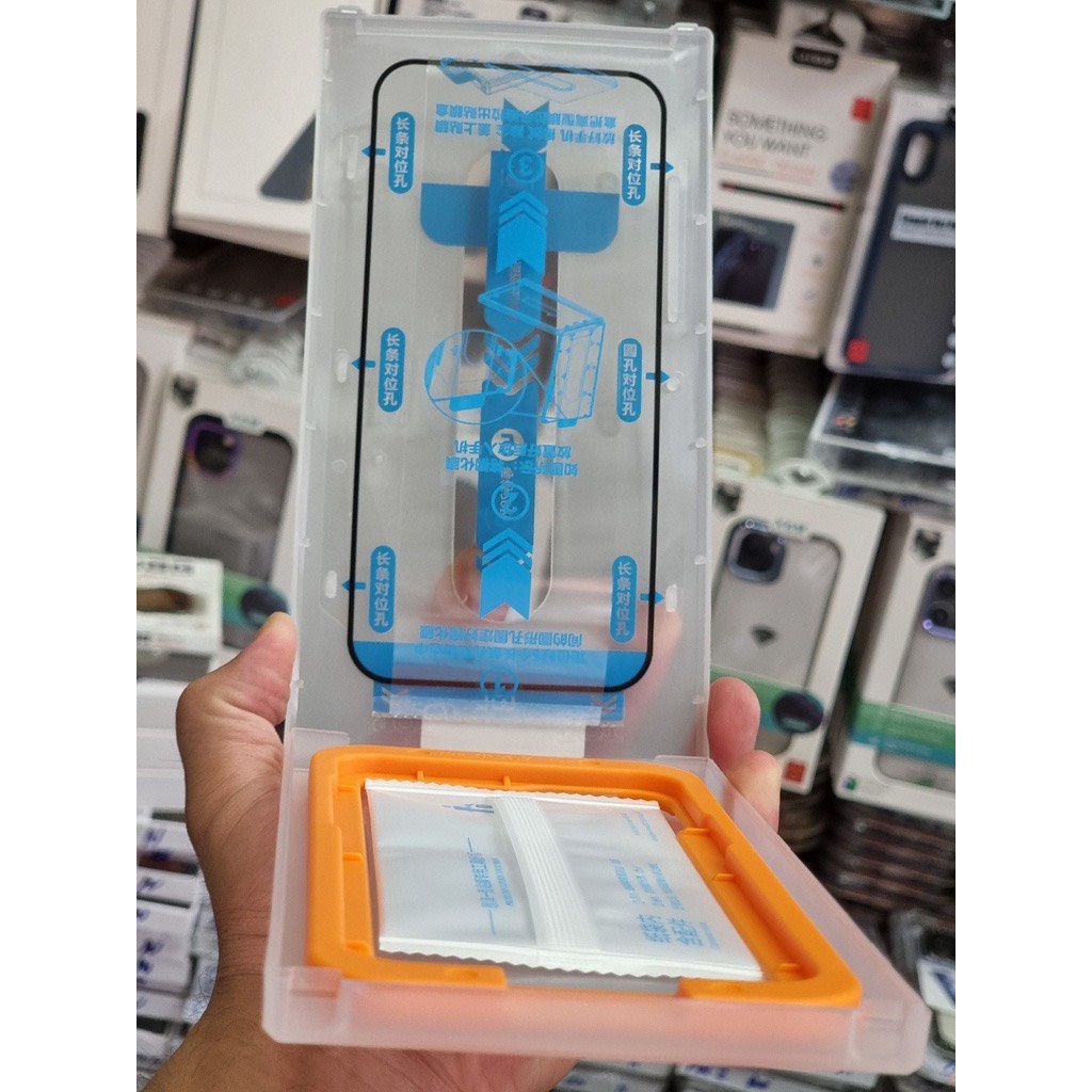 Kính Cường Lực Kuzoom Kèm Khung Hỗ Trợ Tự Dán Cho IP 14 Series 13 Series - Tự Kéo Bụi, Ko Bị Bọt, Chính hãng Kuzoom