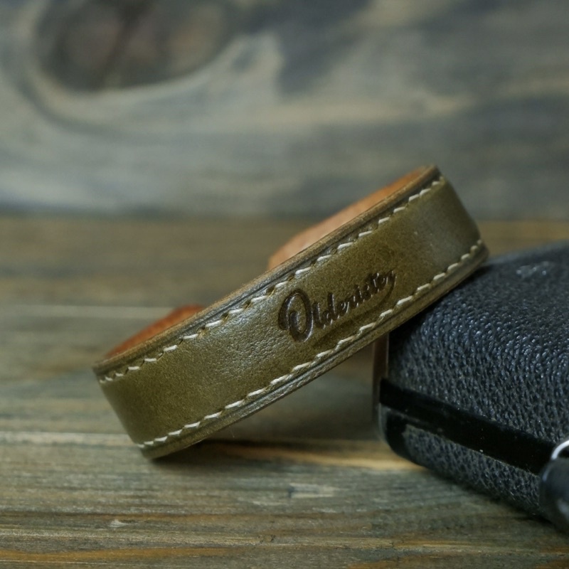 Vòng tay OLDERISTER CUFF Leather baracelet sản phẩm thủ công bằng da thật