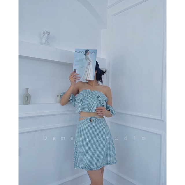 Set áo tầng crop trễ vai kèm chân váy bèo buộc dây Sunny Set