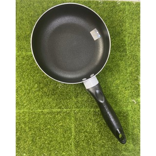 Chảo Không Dính Cán Dài Chống Nóng  Nhỏ Gọn Tiện Lợi ( Màu Ngẫu Nhiên )