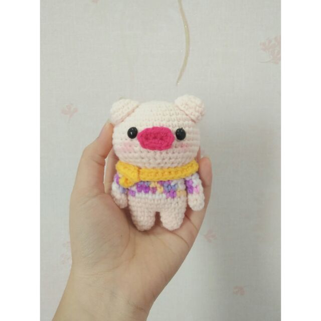 Móc khóa heo choàng khăn bằng len 🐷