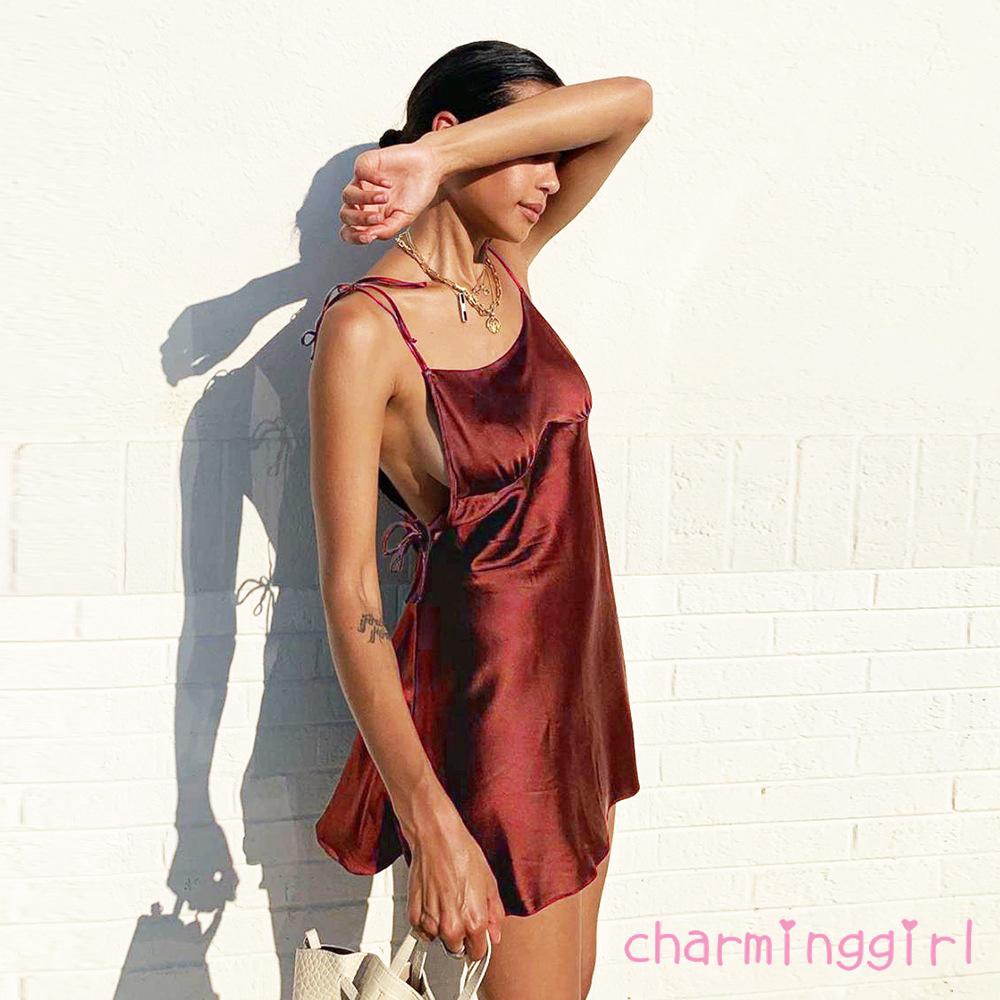 Đầm hai dây phong cách thời trang quyến rũ cho nữ