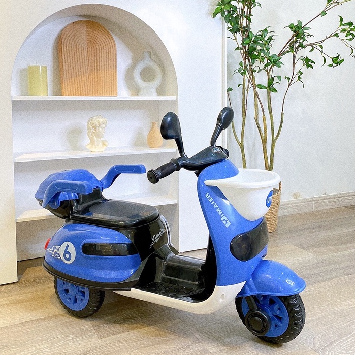 Xe máy điện cho bé Kallen kèm giỏ đựng đồ, sử dụng chân ga đầy đủ đèn và nhạc | Xe máy thể thao cho bé